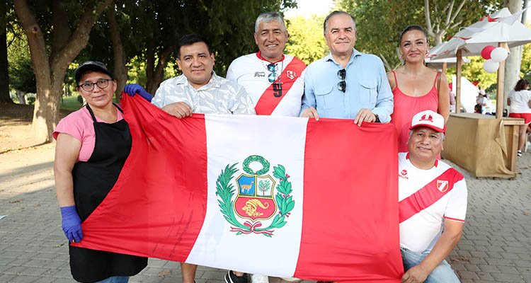 La comunidad peruana de Talavera celebra la independencia del país andino