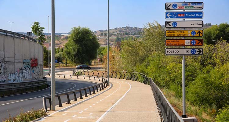 Ya están en uso los carriles bici y peatonal entre la avenida de Madrid y el Salto del Caballo en Toledo