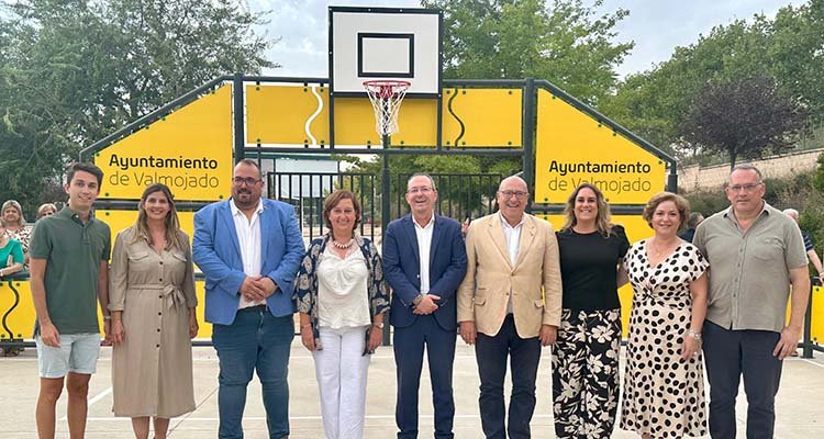 Cedillo inaugura la nueva cancha de baloncesto 3x3 de Valmojado