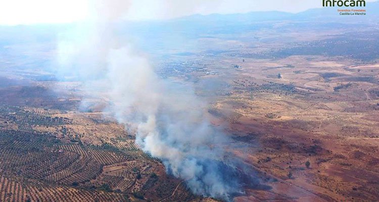 Declarado un incendio forestal en La Estrella, en la comarca de La Jara