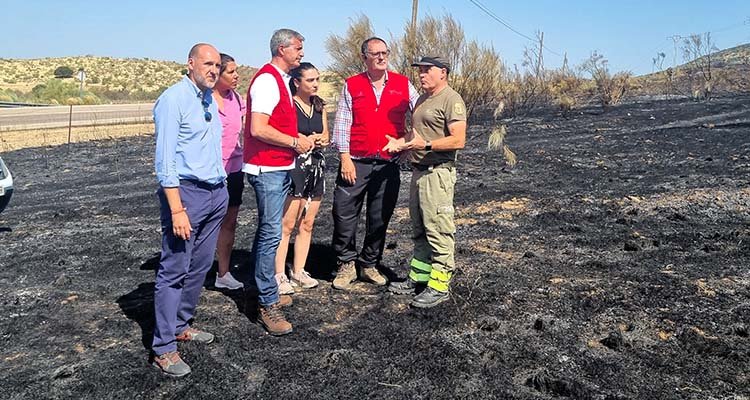 Gutiérrez avanza que el incendio de La Estrella podría darse por controlado en horas