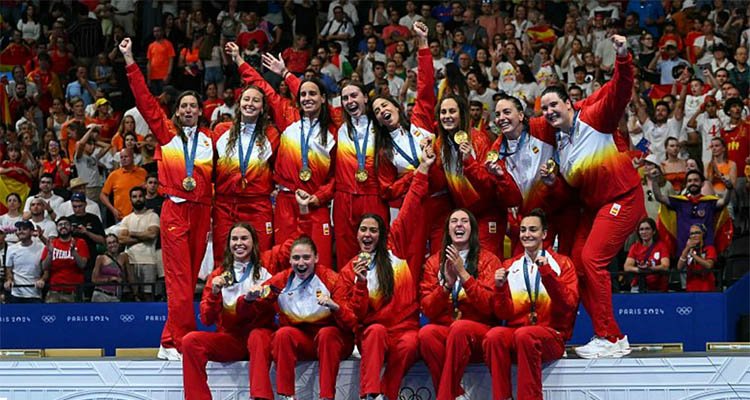 La waterpolista navalqueña Pili Peña logra su ansiada medalla de oro olímpica