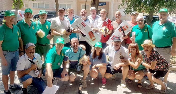 El torneo de petanca de San Agustín de Gálvez mete la directa