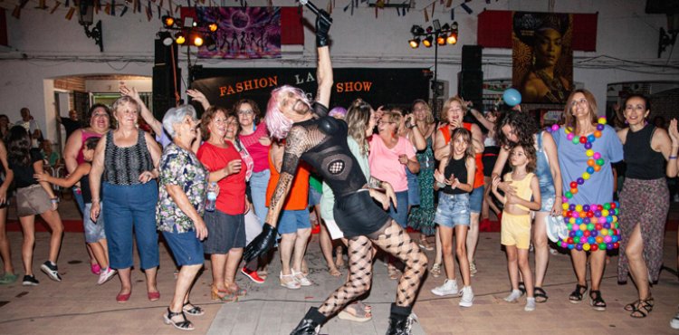 El cante, el baile, la danza y la música toman la plaza Mayor de Las Vegas de San Antonio