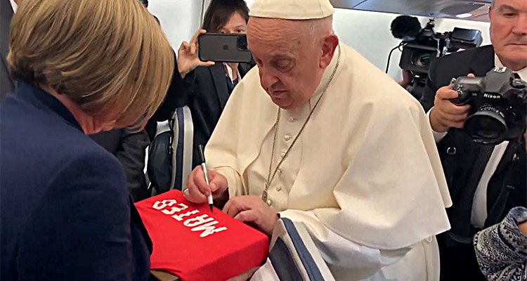 Emotivo gesto del papa Francisco con el pequeño Mateo, asesinado en Mocejón