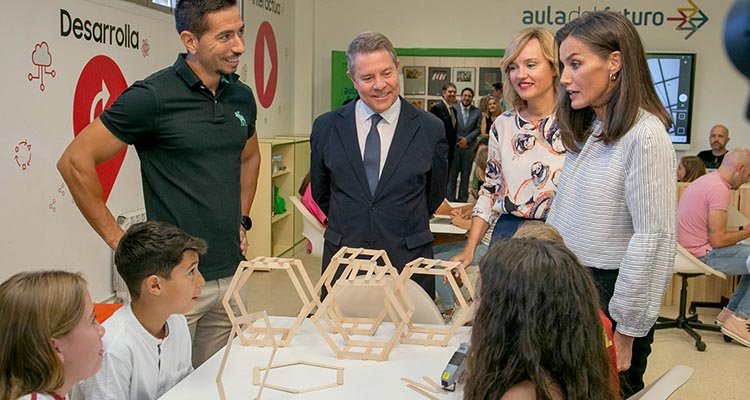 La reina abre el curso escolar en un colegio de Guadalajara premiado por su innovación