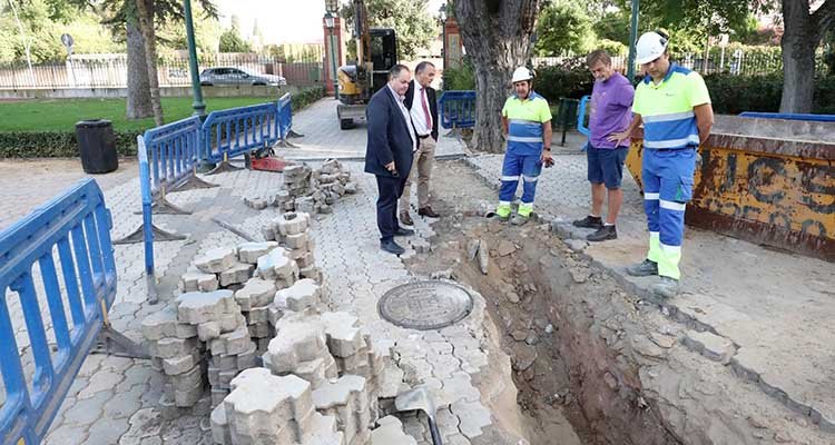 Amplían un colector para evitar acúmulo de agua cerca de la Basílica de Talavera