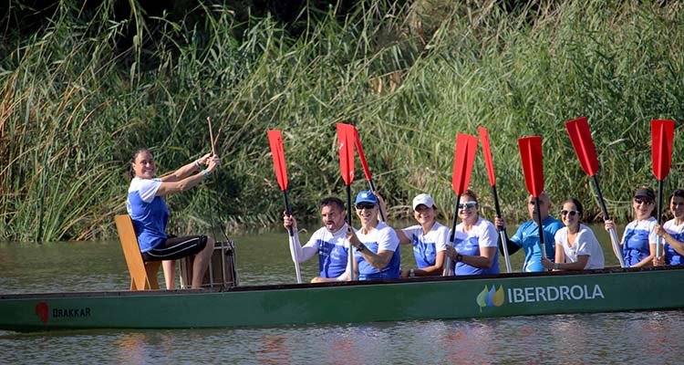 Las Dragonas llevan dos años surcando las aguas del Tajo / CP Talavera Talak.