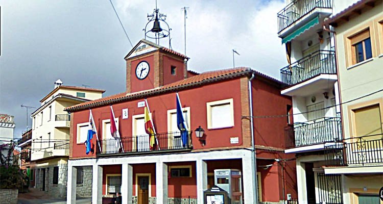 Referéndum en Aldeanovita por el ruido nocturno de la campana del reloj