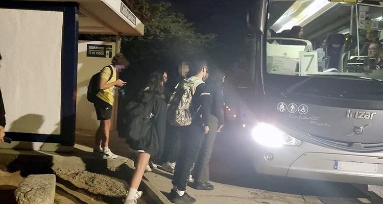 La Junta da respuesta a la precariedad del transporte escolar en la Sierra de San Vicente