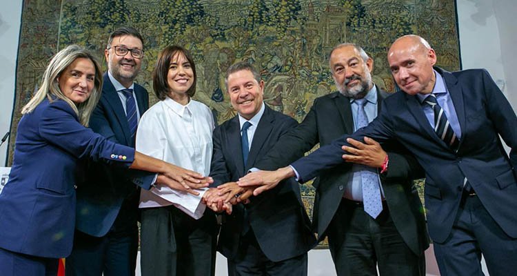 Rubricado el convenio para incorporar 159 profesores en la UCLM