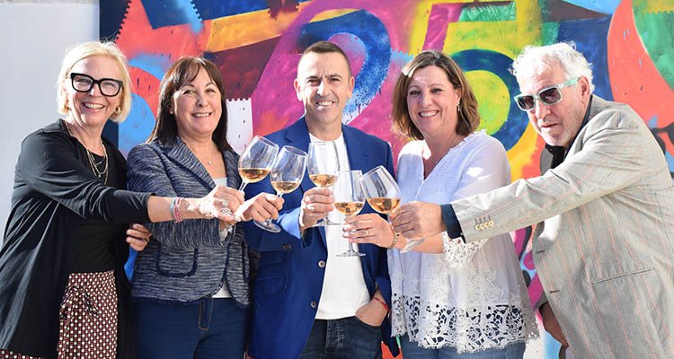 Patricia Franco participa en el 25 aniversario de la bodega Más Que Vinos, en Cabañas de Yepes