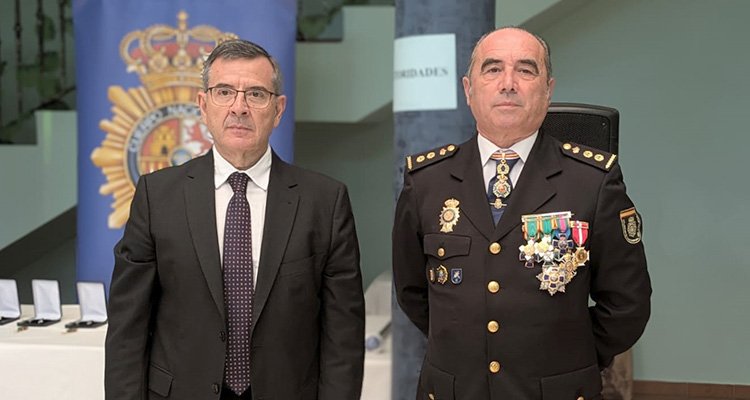 El Día de la Policía en Talavera rinde homenaje a su comisario jefe