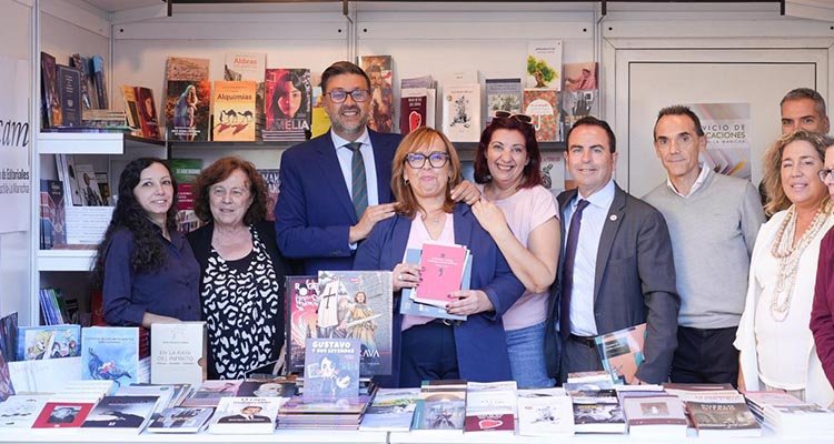 La Junta visibiliza a los editores de la región con estand propio en la Feria del Libro de Toledo