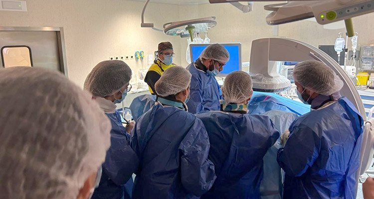 El hospital de Talavera enseña a los MIR cómo quitar piedras del riñón por endoscopia