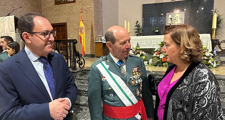 Cedillo, junto al general Cortés y el vicepresidente de la Diputación de Toledo, Jesús Guerrero.