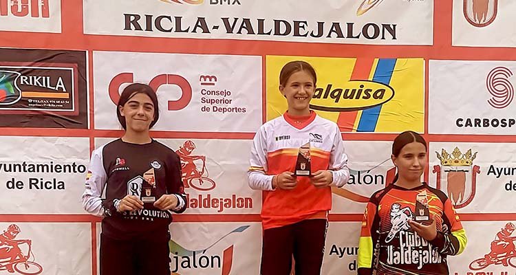 Raquel Vázquez (i) logró subir al segundo cajón del podio los dos días de competición.