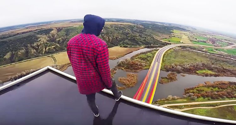 Pierde la vida en Talavera al precipitarse desde el puente atirantado