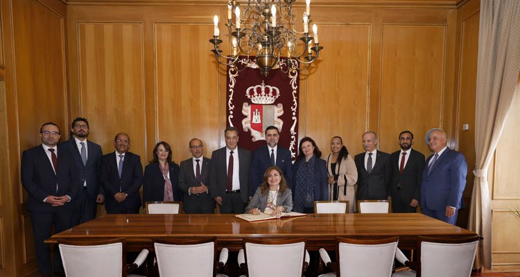 El Consejo de Embajadores Arabes visita las Cortes de Castilla-La Mancha