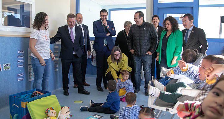 Page inaugura la primera escuela infantil de Alcaudete de la Jara