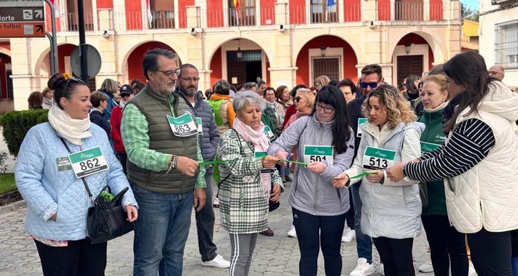 La Guardia se tiñe de solidaridad en favor de la lucha contra el cáncer