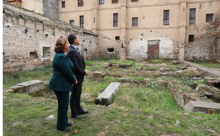 Cedillo y Velázquez han visitado Alamillos del Tránsito, que será destinado a viviendas, plazas de aparcamiento y espacio público