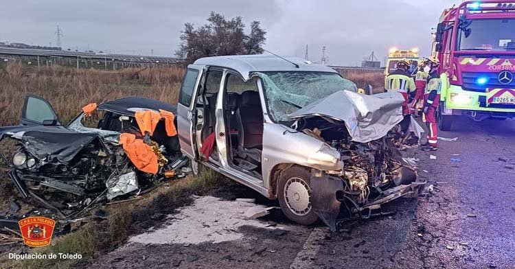 Dos heridos por un choque frontal de un turismo y una furgoneta en Villaseca