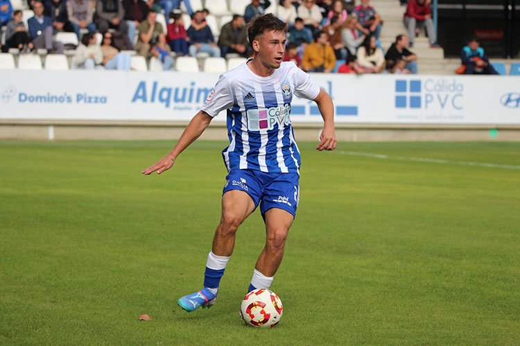 El lateral derecho de Leganés, Carlos Arauz, demostró sobre el campo el porqué de su titularidad este domingo / CF Talavera.