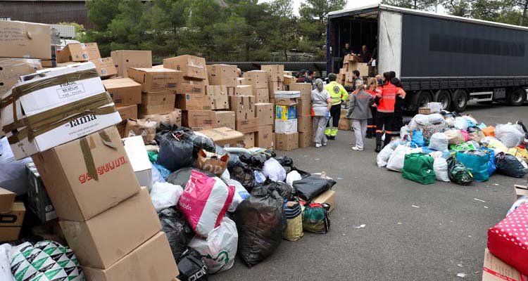 Toledo envía el primer tráiler con  20.000 kilos de ayuda por los daños de la DANA