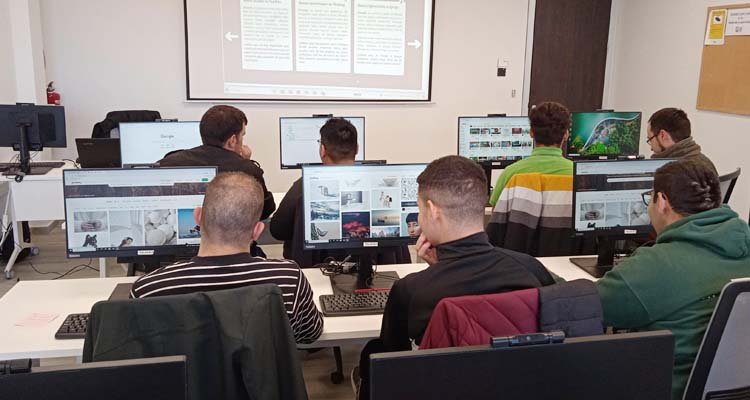 Jóvenes con discapacidad intelectual aprenden en Toledo competencias digitales