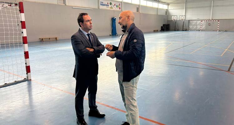 El polideportivo del centro también está abierto al uso del barrio