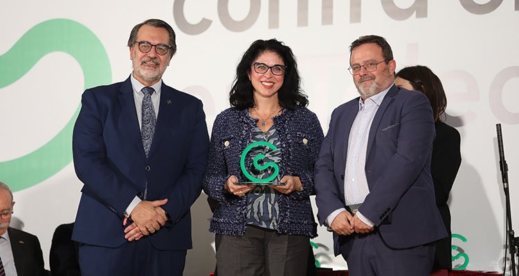 Marisol Illescas ha recogido el premio a la Concejalía de Asuntos Sociales del Ayuntamiento de Toledo.