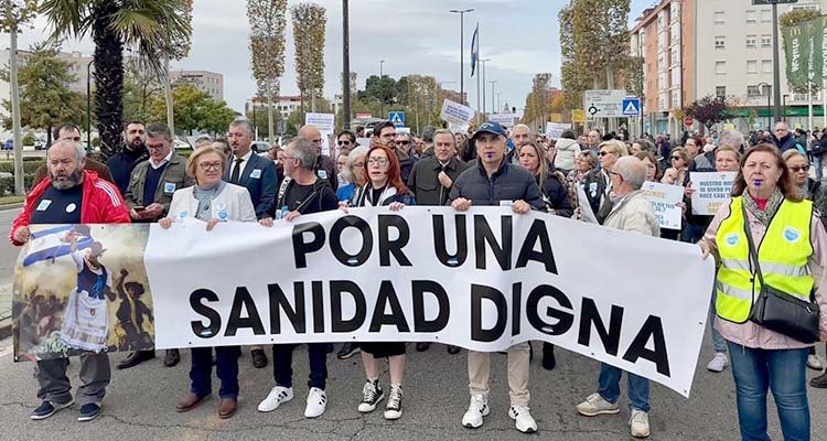 Unas 500 personas reivindican una sanidad pública digna en Talavera