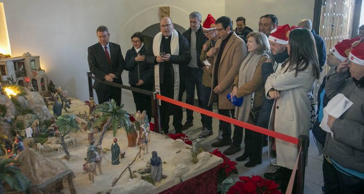 El Palacio de Fuensalida acoge un año más el belén tradicional realizado por APANAS