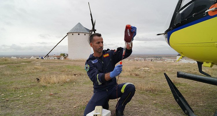 Castilla-La Mancha supera las cien transfusiones sanguíneas en helicóptero sanitario