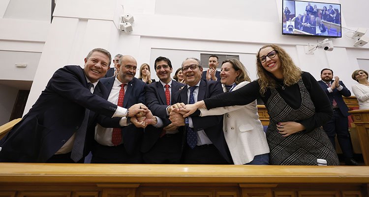 El Pleno de las Cortes aprueba los Presupuestos de la Junta para 2025