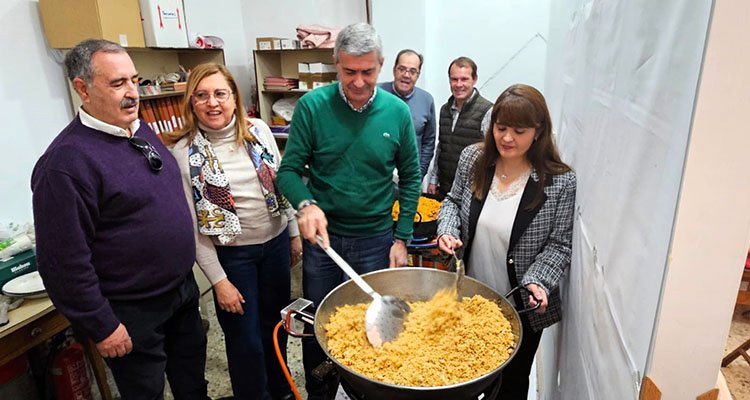 Álvaro Gutiérrez, en las tradicionales migas navideñas de Navahermosa