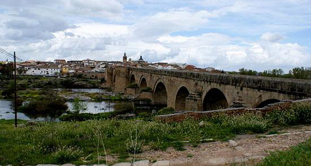 El puente del arzobispo Pedro Tenorio de Puente del Arzobispo no ...