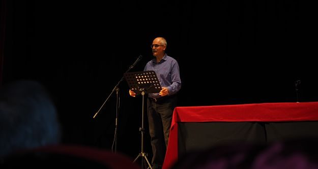 Rubén Rodríguez durante su lectura.